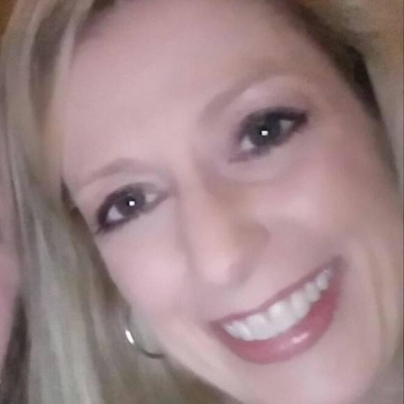 Meet your Posher, Dana - Picture 1 of 1